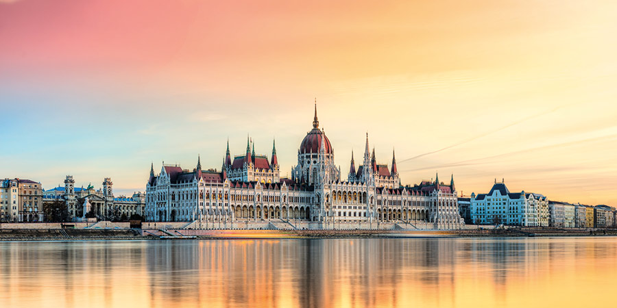 Experiencing the beauty of Budapest on an evening Danube cruise