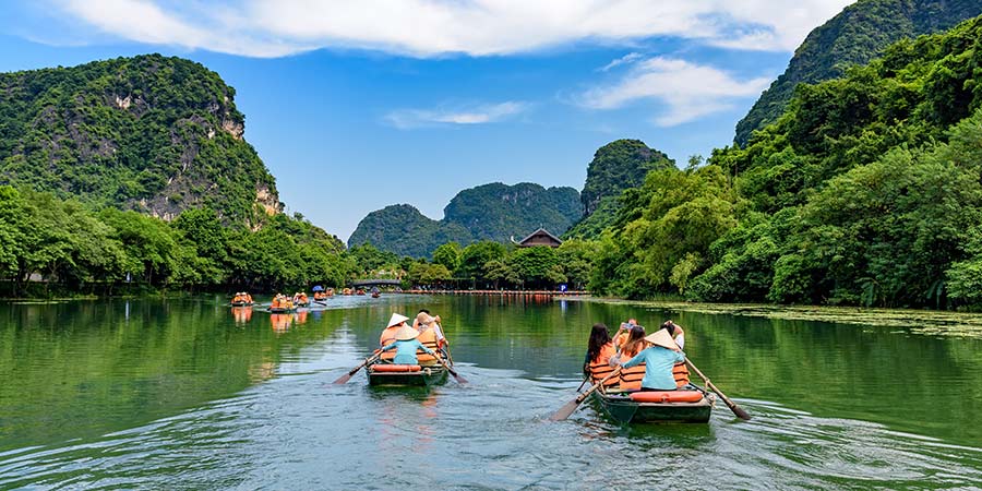 Uncovering Trang An’s landscapes from a sampan